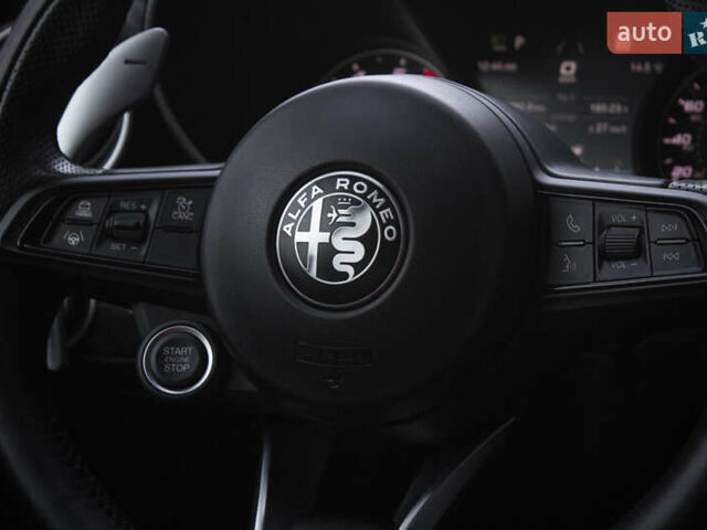 Белый Альфа Ромео Джулия, объемом двигателя 2 л и пробегом 28 тыс. км за 25000 $, фото 25 на Automoto.ua