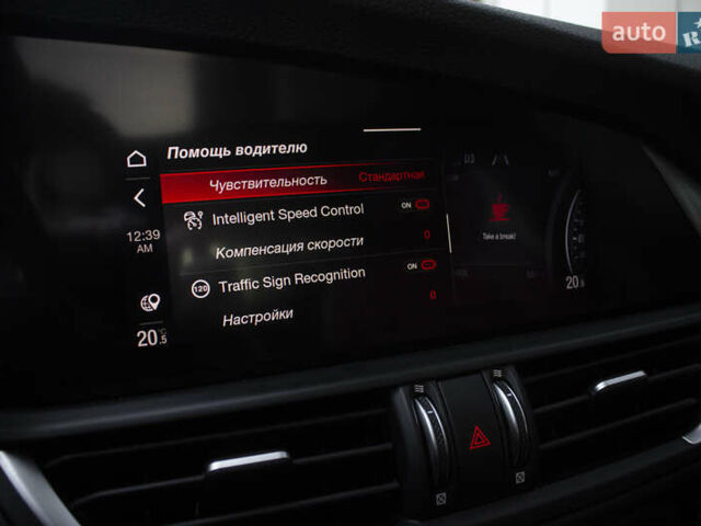 Белый Альфа Ромео Джулия, объемом двигателя 2 л и пробегом 28 тыс. км за 25000 $, фото 18 на Automoto.ua