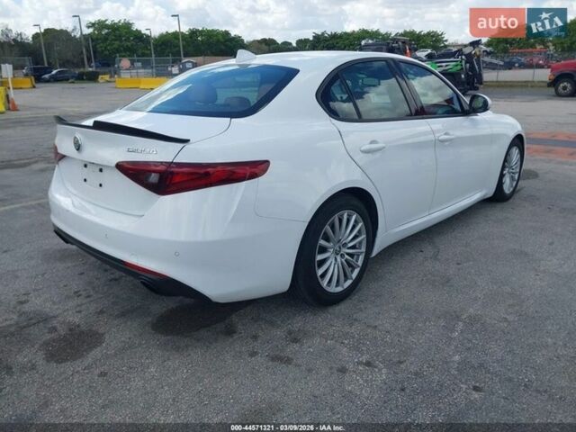 Білий Альфа Ромео Джулія, об'ємом двигуна 2 л та пробігом 38 тис. км за 15200 $, фото 2 на Automoto.ua