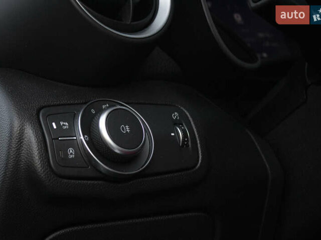 Белый Альфа Ромео Джулия, объемом двигателя 2 л и пробегом 28 тыс. км за 25000 $, фото 29 на Automoto.ua