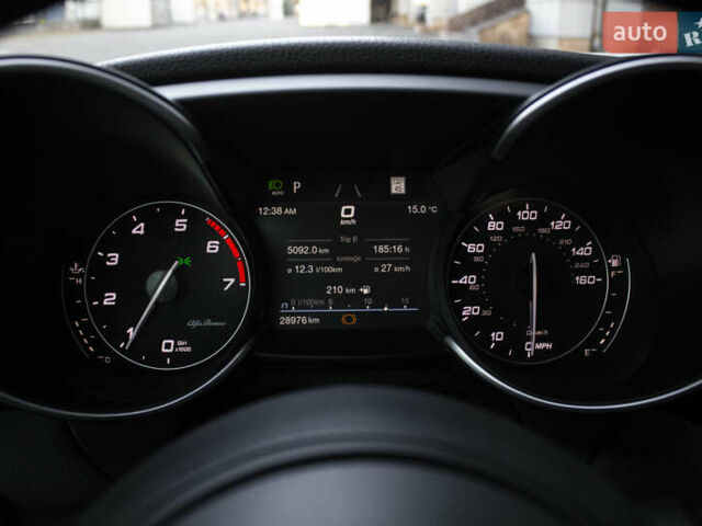 Белый Альфа Ромео Джулия, объемом двигателя 2 л и пробегом 28 тыс. км за 25000 $, фото 15 на Automoto.ua