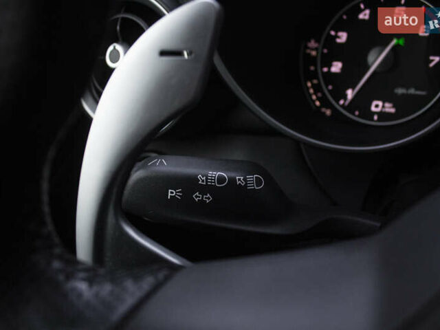 Белый Альфа Ромео Джулия, объемом двигателя 2 л и пробегом 28 тыс. км за 25000 $, фото 27 на Automoto.ua