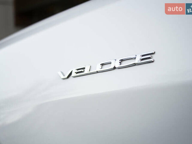 Белый Альфа Ромео Джулия, объемом двигателя 2 л и пробегом 28 тыс. км за 25000 $, фото 45 на Automoto.ua