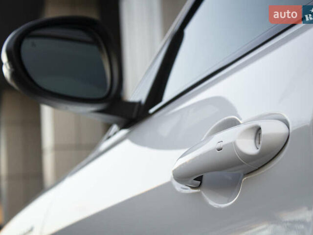 Белый Альфа Ромео Джулия, объемом двигателя 2 л и пробегом 28 тыс. км за 25000 $, фото 41 на Automoto.ua