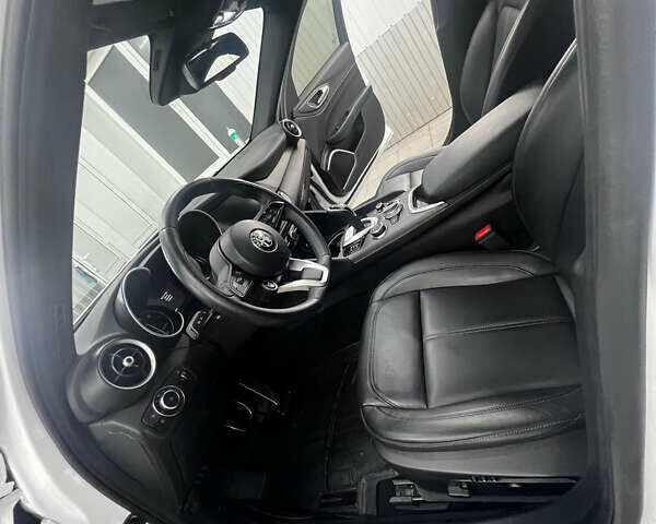 Белый Альфа Ромео Джулия, объемом двигателя 2 л и пробегом 35 тыс. км за 30000 $, фото 13 на Automoto.ua