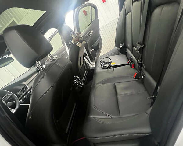 Белый Альфа Ромео Джулия, объемом двигателя 2 л и пробегом 35 тыс. км за 30000 $, фото 16 на Automoto.ua