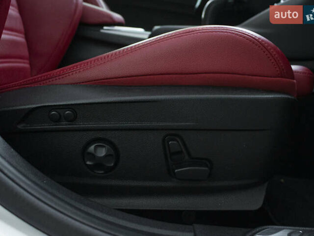 Белый Альфа Ромео Джулия, объемом двигателя 2 л и пробегом 28 тыс. км за 25000 $, фото 31 на Automoto.ua