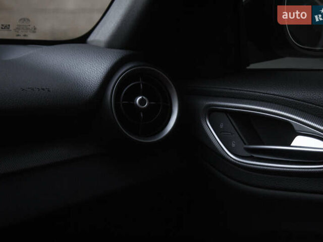 Белый Альфа Ромео Джулия, объемом двигателя 2 л и пробегом 28 тыс. км за 25000 $, фото 22 на Automoto.ua