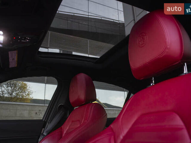 Белый Альфа Ромео Джулия, объемом двигателя 2 л и пробегом 28 тыс. км за 25000 $, фото 11 на Automoto.ua