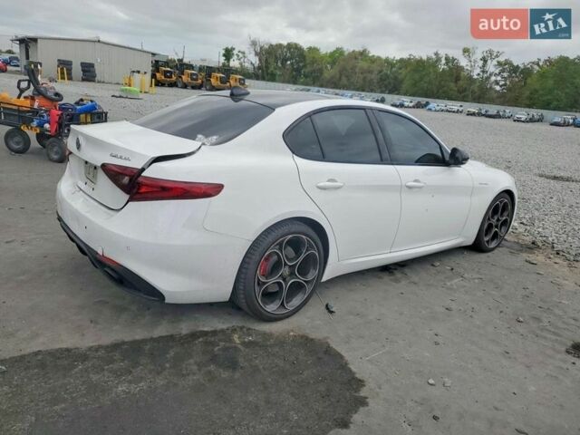 Білий Альфа Ромео Джулія, об'ємом двигуна 2 л та пробігом 56 тис. км за 7000 $, фото 3 на Automoto.ua