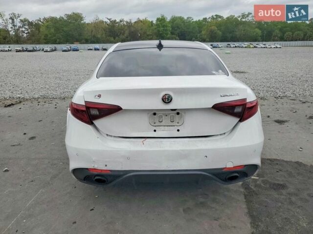 Білий Альфа Ромео Джулія, об'ємом двигуна 2 л та пробігом 56 тис. км за 7000 $, фото 2 на Automoto.ua