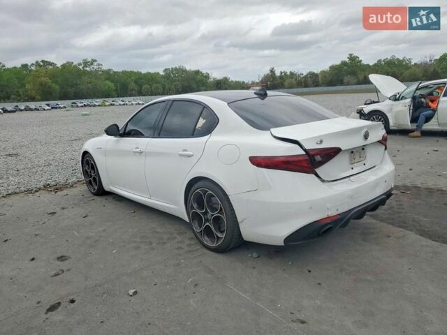 Білий Альфа Ромео Джулія, об'ємом двигуна 2 л та пробігом 56 тис. км за 7000 $, фото 1 на Automoto.ua