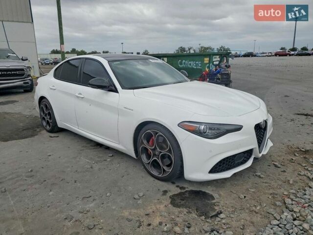Білий Альфа Ромео Джулія, об'ємом двигуна 2 л та пробігом 56 тис. км за 7000 $, фото 4 на Automoto.ua