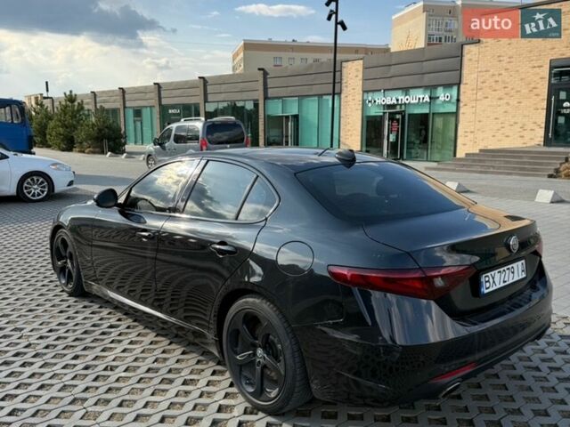 Черный Альфа Ромео Джулия, объемом двигателя 2 л и пробегом 195 тыс. км за 14000 $, фото 2 на Automoto.ua