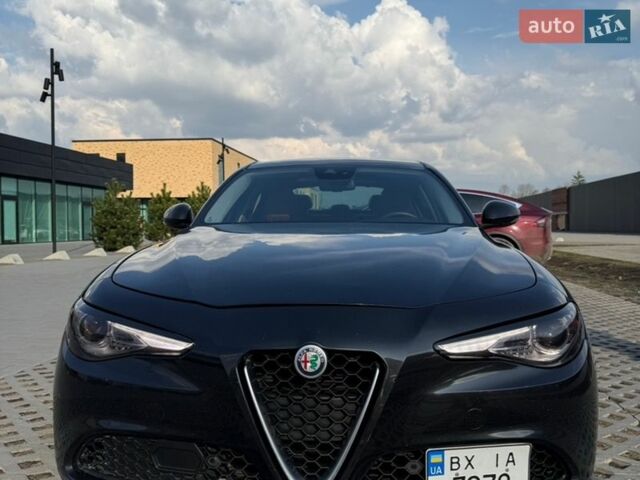 Черный Альфа Ромео Джулия, объемом двигателя 2 л и пробегом 195 тыс. км за 14000 $, фото 1 на Automoto.ua