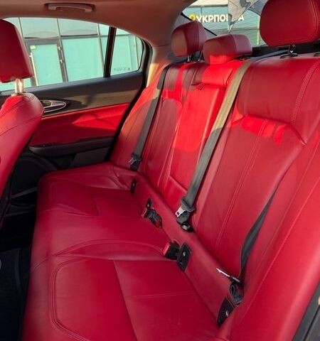 Чорний Альфа Ромео Джулія, об'ємом двигуна 2 л та пробігом 58 тис. км за 18500 $, фото 13 на Automoto.ua