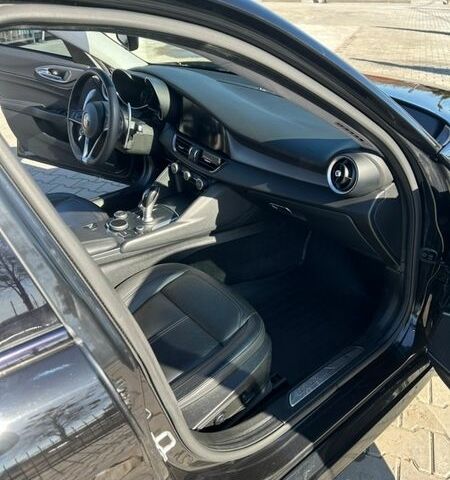 Чорний Альфа Ромео Джулія, об'ємом двигуна 2 л та пробігом 157 тис. км за 19500 $, фото 15 на Automoto.ua