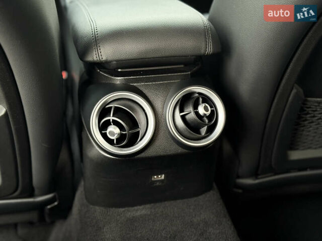 Черный Альфа Ромео Джулия, объемом двигателя 2 л и пробегом 58 тыс. км за 19999 $, фото 13 на Automoto.ua