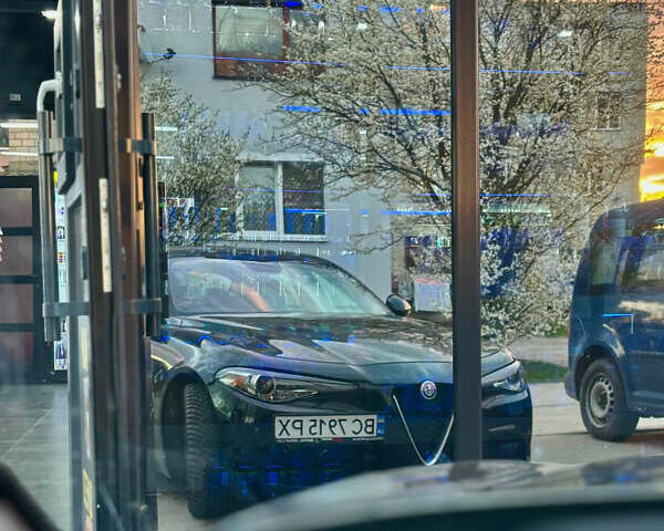 Черный Альфа Ромео Джулия, объемом двигателя 2 л и пробегом 78 тыс. км за 17800 $, фото 7 на Automoto.ua