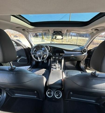 Чорний Альфа Ромео Джулія, об'ємом двигуна 2 л та пробігом 157 тис. км за 19500 $, фото 17 на Automoto.ua