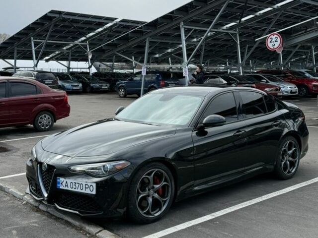 Черный Альфа Ромео Джулия, объемом двигателя 2 л и пробегом 100 тыс. км за 19000 $, фото 3 на Automoto.ua