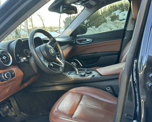 Черный Альфа Ромео Джулия, объемом двигателя 2 л и пробегом 78 тыс. км за 17500 $, фото 15 на Automoto.ua