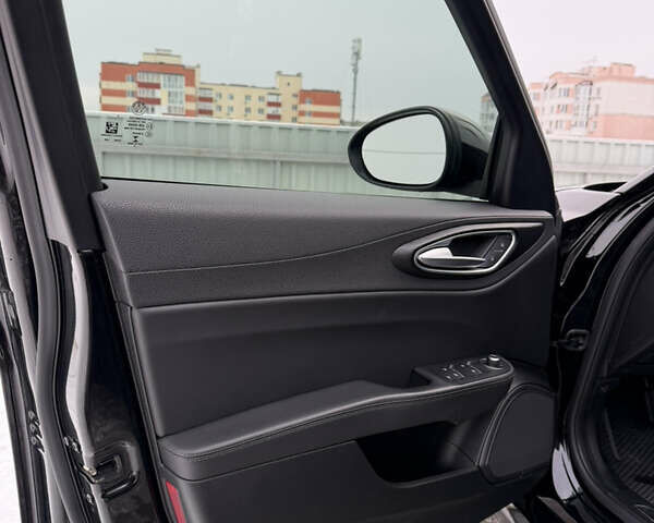 Чорний Альфа Ромео Джулія, об'ємом двигуна 2 л та пробігом 63 тис. км за 20900 $, фото 35 на Automoto.ua