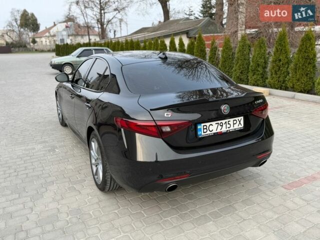 Черный Альфа Ромео Джулия, объемом двигателя 2 л и пробегом 80 тыс. км за 17000 $, фото 9 на Automoto.ua