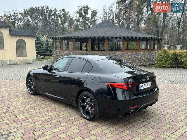 Чорний Альфа Ромео Джулія, об'ємом двигуна 2 л та пробігом 112 тис. км за 18800 $, фото 2 на Automoto.ua