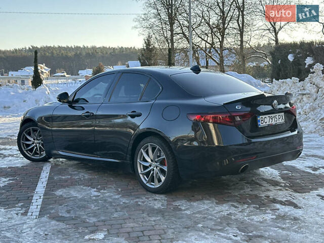 Черный Альфа Ромео Джулия, объемом двигателя 2 л и пробегом 78 тыс. км за 17500 $, фото 6 на Automoto.ua