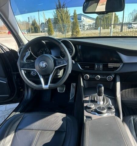 Чорний Альфа Ромео Джулія, об'ємом двигуна 2 л та пробігом 157 тис. км за 19500 $, фото 18 на Automoto.ua