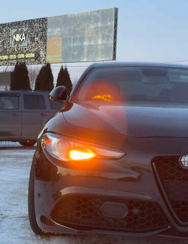 Черный Альфа Ромео Джулия, объемом двигателя 2 л и пробегом 114 тыс. км за 18700 $, фото 9 на Automoto.ua