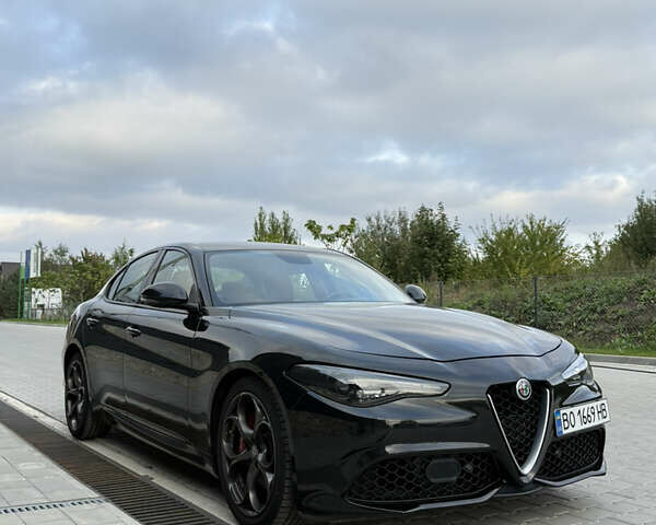 Черный Альфа Ромео Джулия, объемом двигателя 2 л и пробегом 120 тыс. км за 19900 $, фото 2 на Automoto.ua