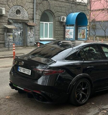 Черный Альфа Ромео Джулия, объемом двигателя 2.89 л и пробегом 53 тыс. км за 52000 $, фото 4 на Automoto.ua