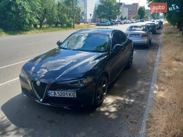 Черный Альфа Ромео Джулия, объемом двигателя 2 л и пробегом 191 тыс. км за 21500 $, фото 1 на Automoto.ua