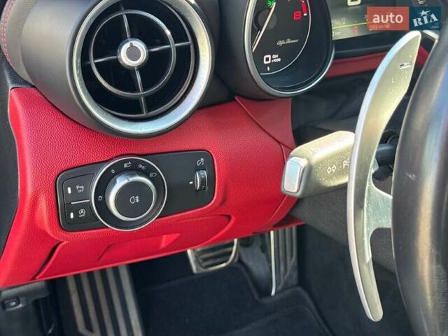 Чорний Альфа Ромео Джулія, об'ємом двигуна 2.9 л та пробігом 63 тис. км за 38500 $, фото 32 на Automoto.ua