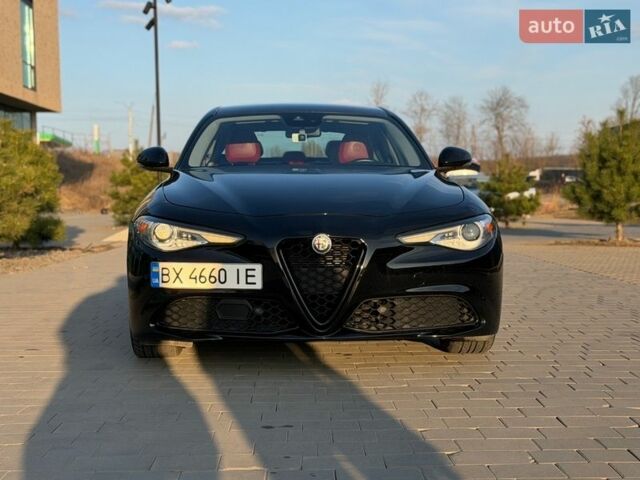 Чорний Альфа Ромео Джулія, об'ємом двигуна 2 л та пробігом 58 тис. км за 18500 $, фото 4 на Automoto.ua