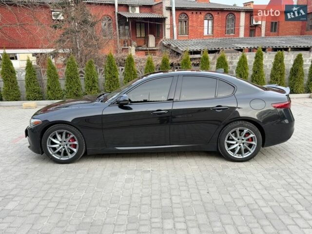 Черный Альфа Ромео Джулия, объемом двигателя 2 л и пробегом 80 тыс. км за 17000 $, фото 4 на Automoto.ua