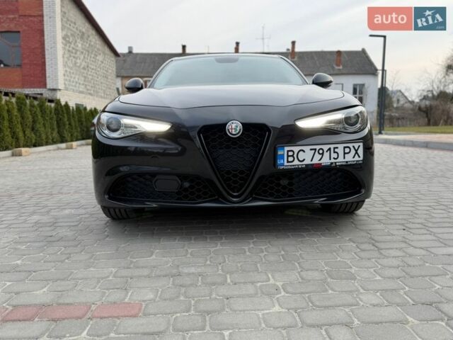Черный Альфа Ромео Джулия, объемом двигателя 2 л и пробегом 80 тыс. км за 17000 $, фото 1 на Automoto.ua