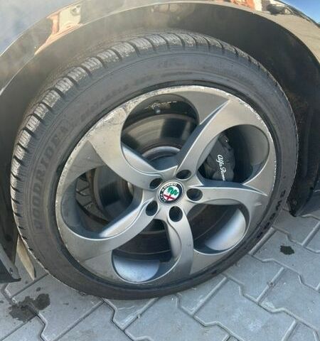 Чорний Альфа Ромео Джулія, об'ємом двигуна 2 л та пробігом 157 тис. км за 19500 $, фото 8 на Automoto.ua