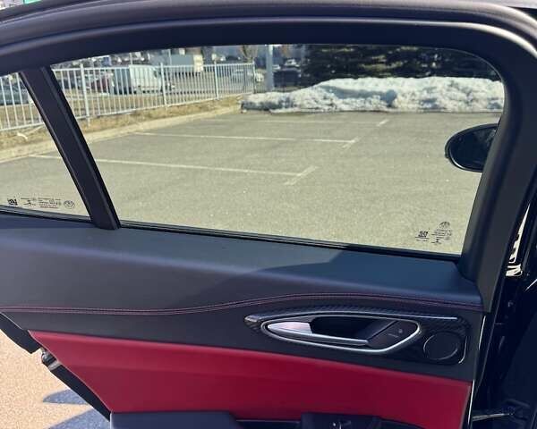 Чорний Альфа Ромео Джулія, об'ємом двигуна 2.9 л та пробігом 63 тис. км за 38500 $, фото 57 на Automoto.ua