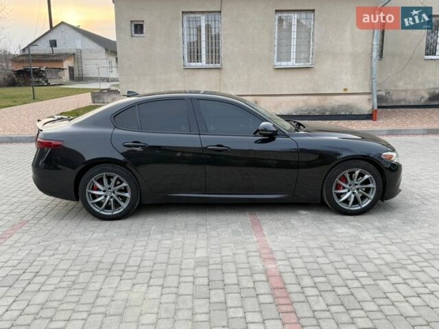 Черный Альфа Ромео Джулия, объемом двигателя 2 л и пробегом 80 тыс. км за 17000 $, фото 7 на Automoto.ua