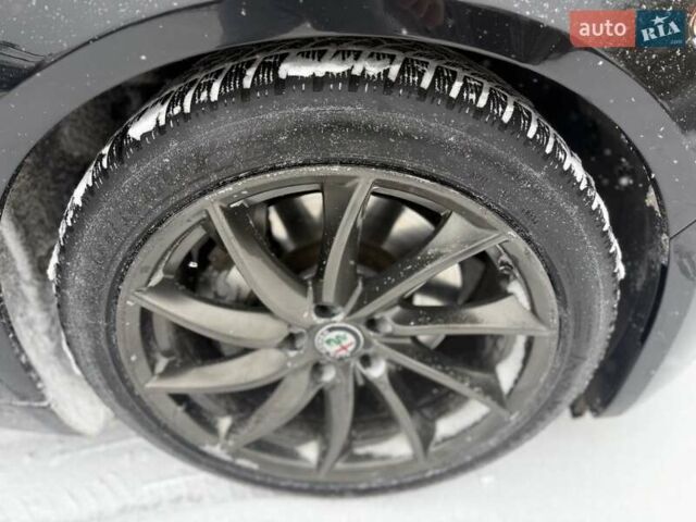 Чорний Альфа Ромео Джулія, об'ємом двигуна 2 л та пробігом 62 тис. км за 20500 $, фото 17 на Automoto.ua