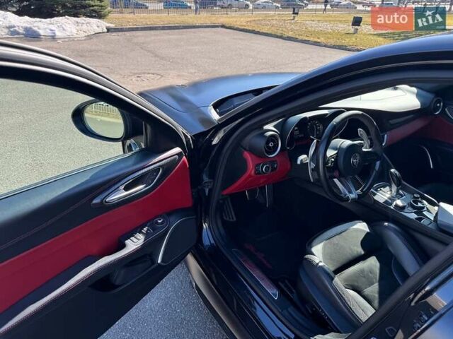 Чорний Альфа Ромео Джулія, об'ємом двигуна 2.9 л та пробігом 63 тис. км за 38500 $, фото 18 на Automoto.ua