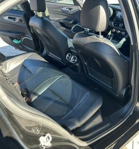 Чорний Альфа Ромео Джулія, об'ємом двигуна 2 л та пробігом 157 тис. км за 19500 $, фото 14 на Automoto.ua