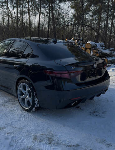 Черный Альфа Ромео Джулия, объемом двигателя 2 л и пробегом 114 тыс. км за 18700 $, фото 4 на Automoto.ua