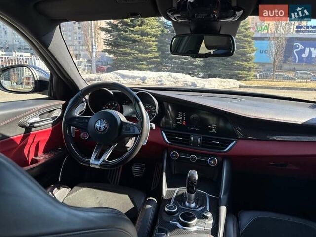 Чорний Альфа Ромео Джулія, об'ємом двигуна 2.9 л та пробігом 63 тис. км за 38500 $, фото 61 на Automoto.ua