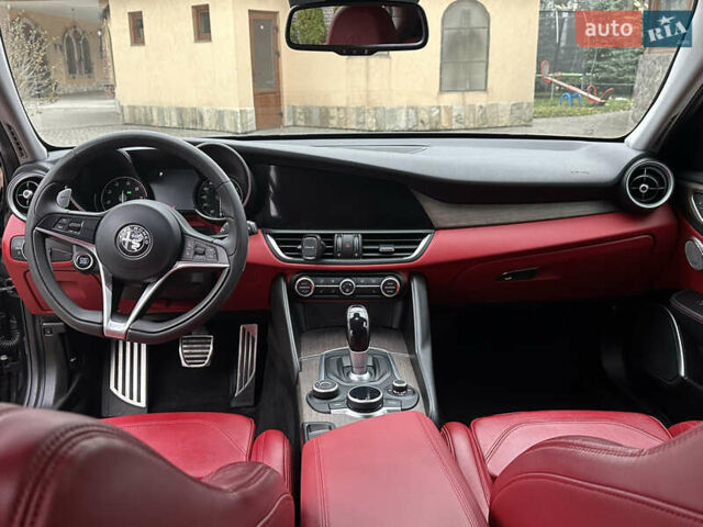 Чорний Альфа Ромео Джулія, об'ємом двигуна 2 л та пробігом 112 тис. км за 18800 $, фото 11 на Automoto.ua