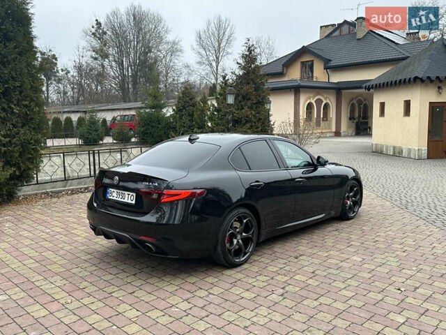 Чорний Альфа Ромео Джулія, об'ємом двигуна 2 л та пробігом 112 тис. км за 18800 $, фото 4 на Automoto.ua