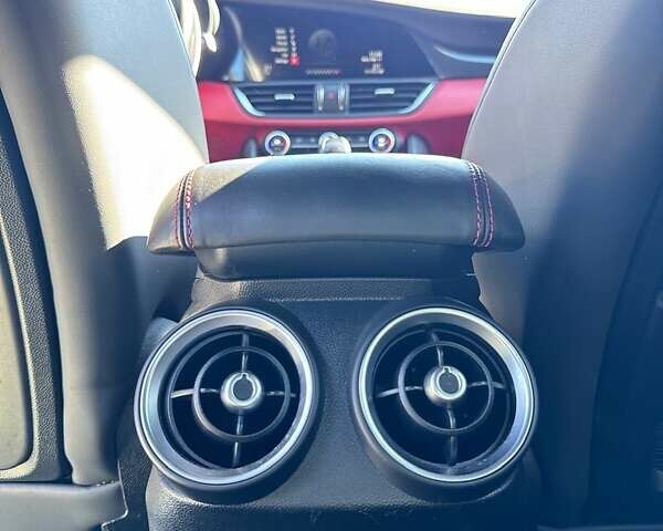 Чорний Альфа Ромео Джулія, об'ємом двигуна 2.9 л та пробігом 63 тис. км за 38500 $, фото 60 на Automoto.ua